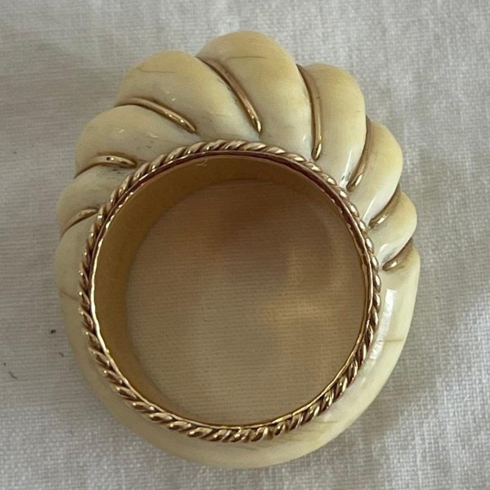 Vintage 14k Yellow Gold Ribbed Dome Cocktail Ring Cream Carved Statement Sz 6.25 - Picture 10 of 10